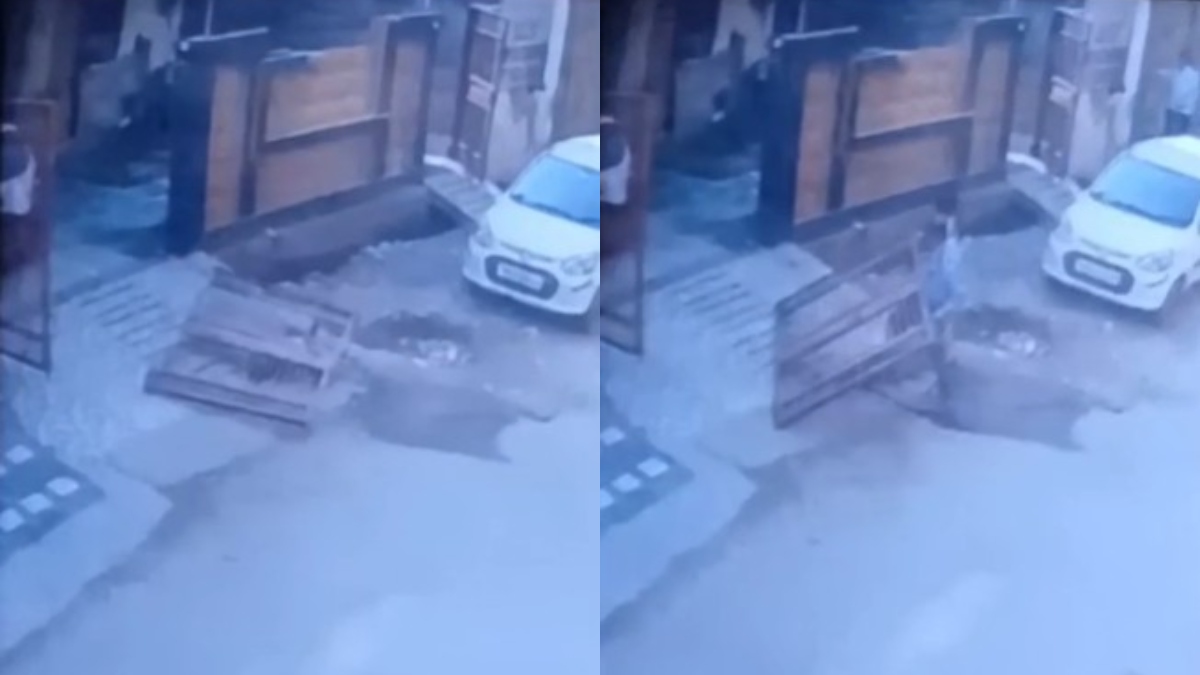 खेलने के दौरान बच्चे पर गिरा भारी लोहे का गेट, मौत के मुंह में समाया; CCTV में कैद