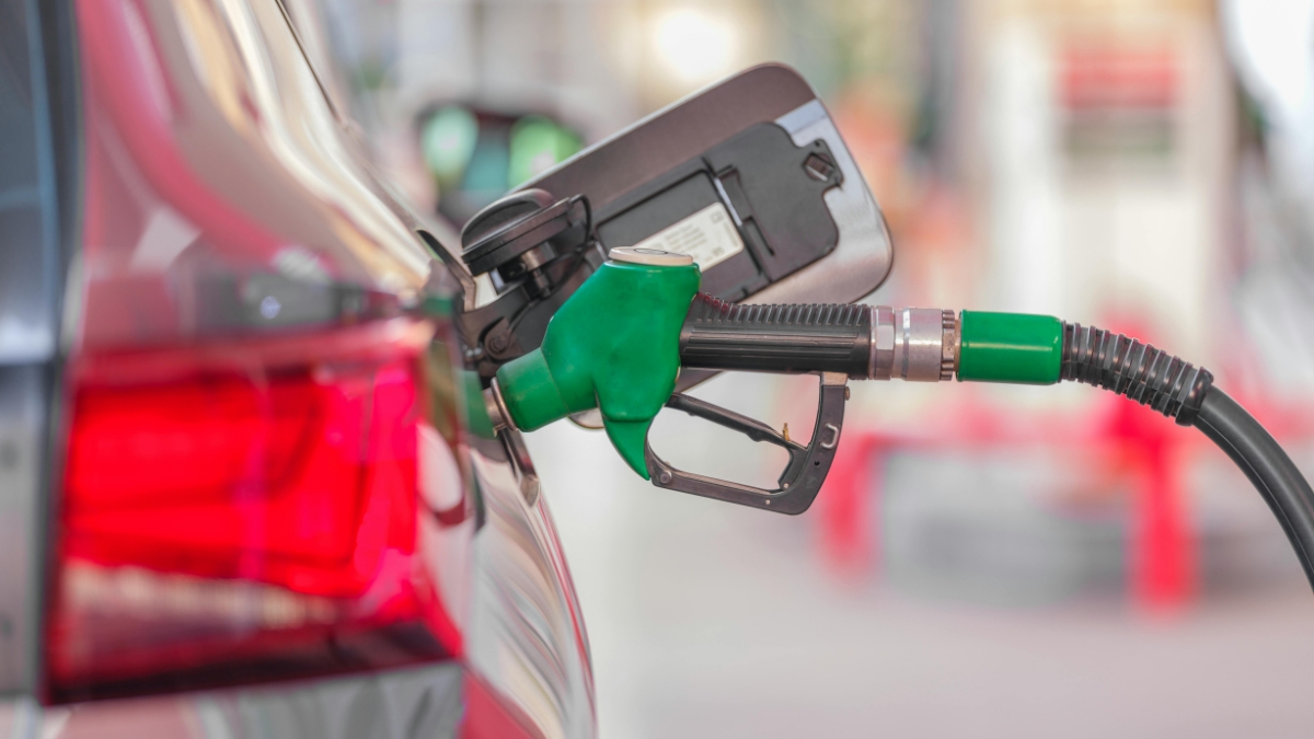 Petrol Price Hike: पेट्रोल के दामों में लगी आग! अमेरिका तक पहुंचा ईरान युद्ध का असर, 50% महंगा हुआ ईंधन