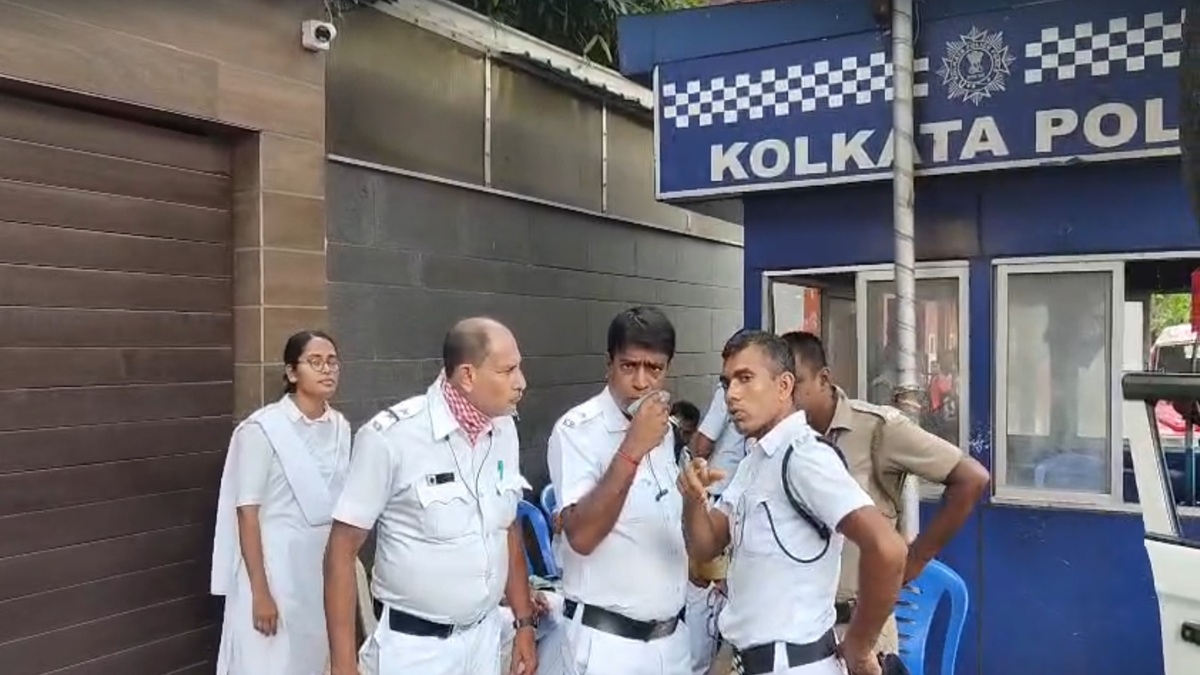 अभिषेक बनर्जी के घर में अवैध निर्माण के मामले में एक्शन, पुलिस ने CCTV का रिकॉर्डर किया जब्त