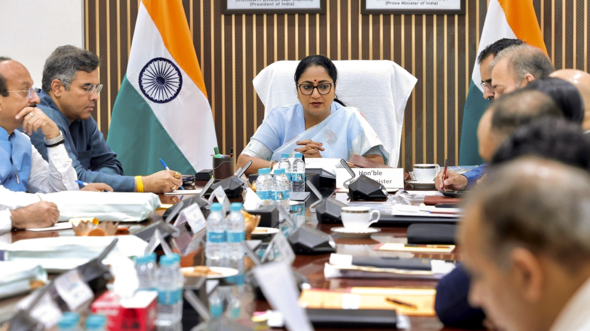 दिल्ली: सप्ताह में 2 दिन वर्क फ्रॉम होम, हर मंडे मंत्री भी मेट्रो यूज करेंगे, CM रेखा गुप्ता के बड़े ऐलान