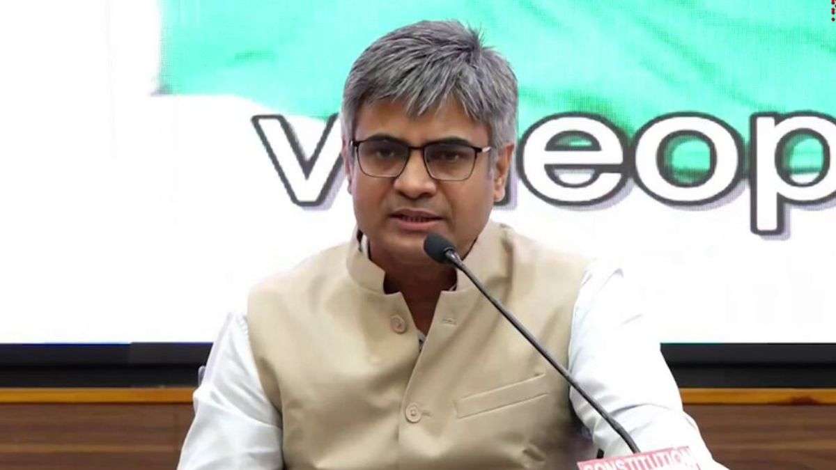 AAP से BJP में आए राज्यसभा सांसद संदीप पाठक की मुश्किलें बढ़ीं! पंजाब में 2 FIR दर्ज; मंडराया गिरफ्तारी का खतरा