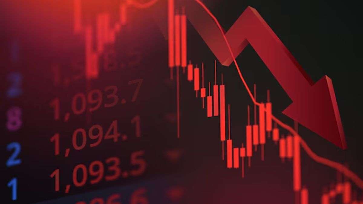 Stock Market Today: शेयर बाजार में भारी गिरावट, सेंसेक्स 690 और निफ्टी 205 अंकों की गिरावट के साथ खुले