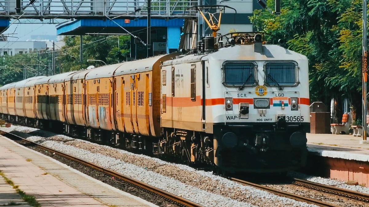 Summer Special Train: यूपी-बिहार जाने वालों के लिए बड़ा तोहफा! दिल्ली से चलेंगी 68 स्पेशल ट्रेनें, देखें पूरी लिस्ट