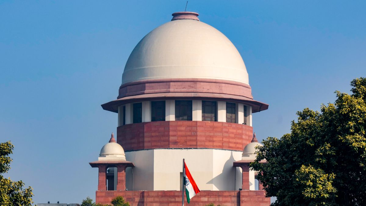 CBSE की क्लास 9वीं और 10वीं के लिए 3 भाषाओं के अनिवार्य नियम को SC में चुनौती, जानें याचिकाकर्ता की आपत्ति