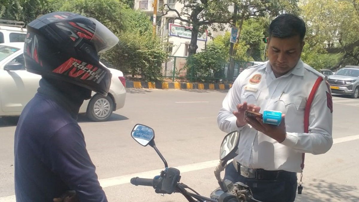 ट्रैफिक नियम तोड़ने पर सस्पेंड होगा ड्राइविंग लाइसेंस, दिल्ली में लागू हुए नए नियम- चेक करें डिटेल्स