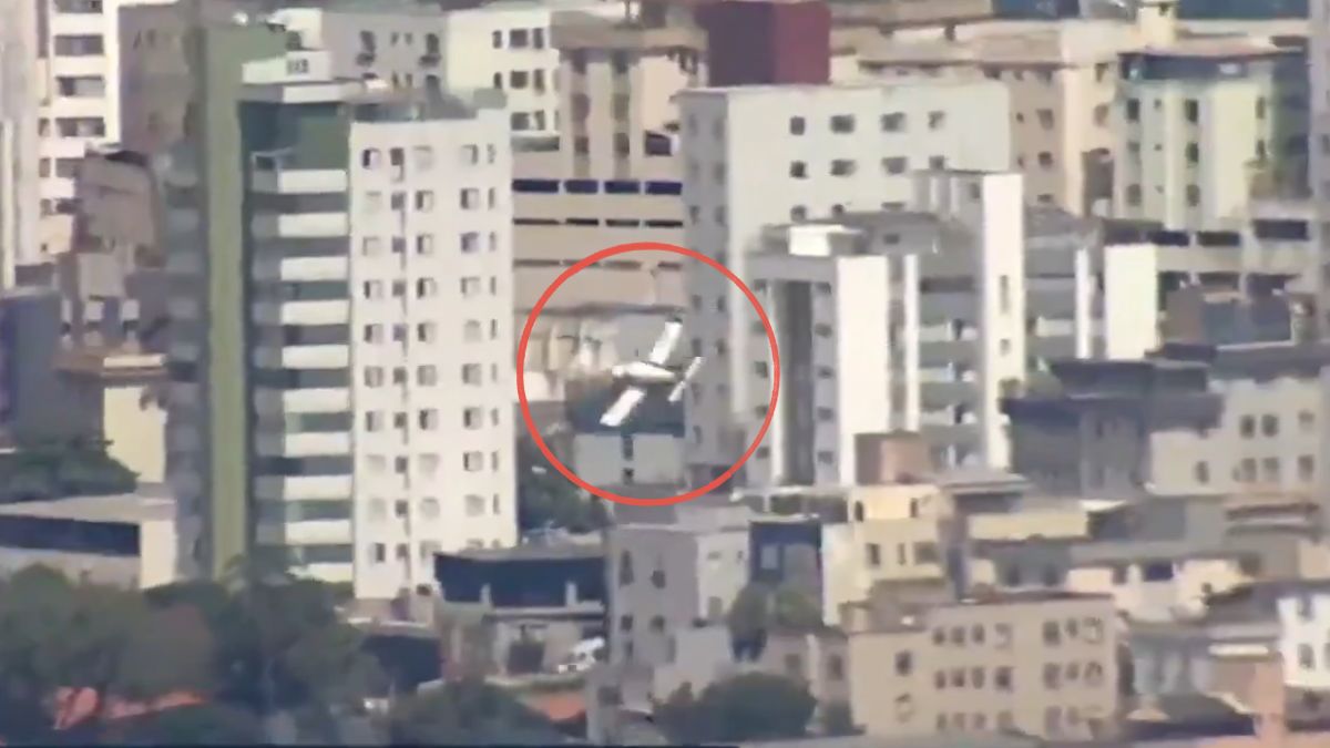 बड़ा हादसा! ब्राजील में बिल्डिंग से टकराया विमान, हादसे का VIDEO आया सामने