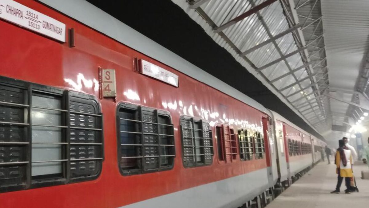 लखनऊ में ट्रेन की बोगी में मिला युवती का सिर कटा शव, पॉलीथीन में पैक थे हाथ-पैर