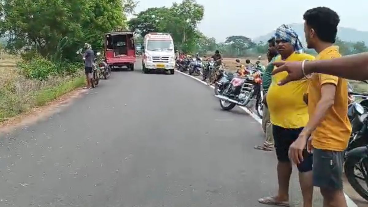 तेज रफ्तार बस ने ऑटो को 100 मीटर तक घसीटा, एक ही परिवार के 6 लोगों की मौत, 4 घायल
