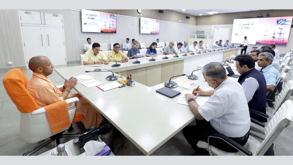 बिजली कटौती पर CM योगी ने की समीक्षा बैठक, अधिकारियों को दिए सख्त निर्देश; लापरवाही नहीं होगी बर्दाश्त