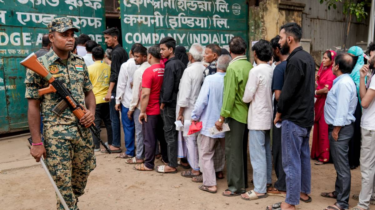 पश्चिम बंगाल में शनिवार को 15 बूथों पर फिर से होगी वोटिंग, चुनाव आयोग का बड़ा फैसला