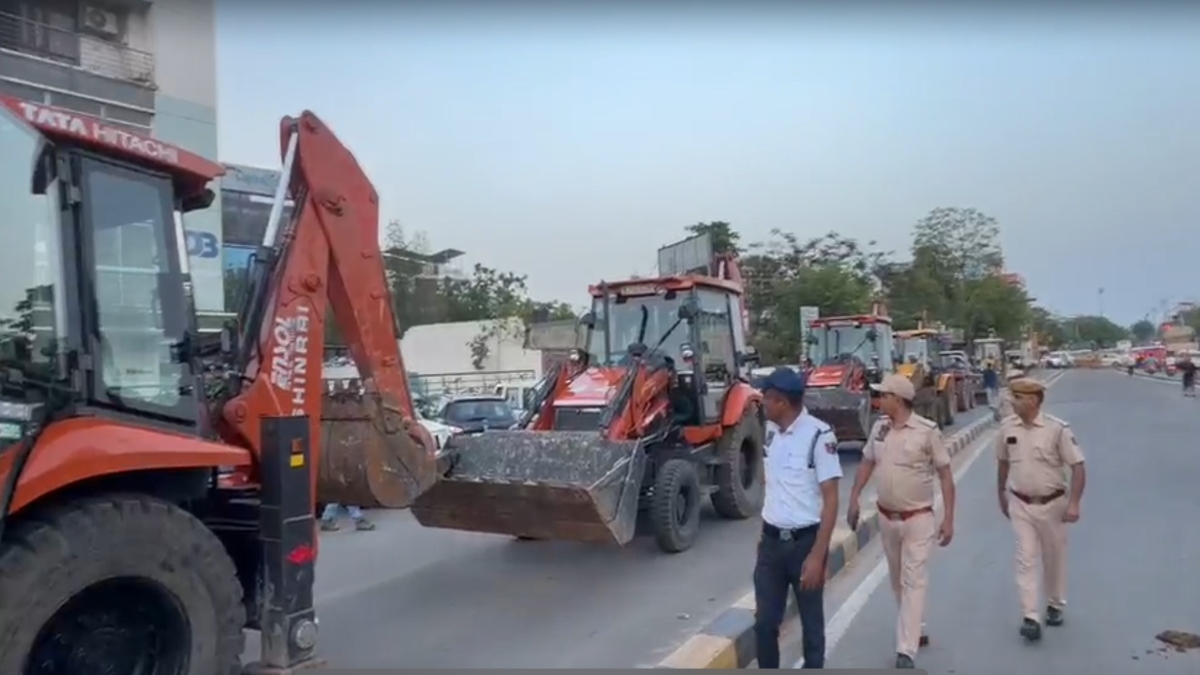 Bulldozer Action in Jaipur LIVE: तोड़ी जा रही नूरानी मस्जिद, लाइट की गई बंद, चप्पे-चप्पे पर पुलिस तैनात
