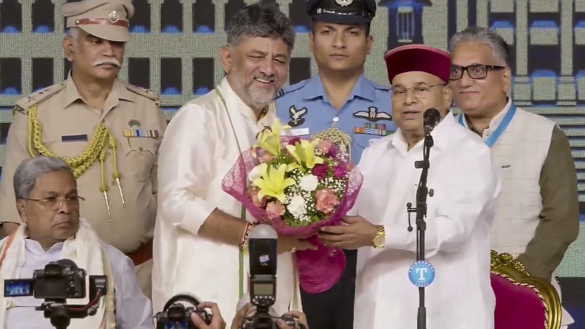 कर्नाटक के नए मुख्यमंत्री DK शिवकुमार, जी परमेश्वर बने डिप्टी सीएम, 12 अन्य मंत्रियों ने भी ली शपथ