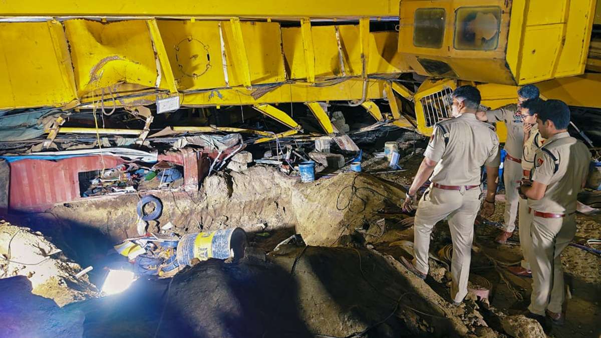 फरीदाबाद: जेवर एक्सप्रेसवे पर भारी क्रेन के नीचे दबे 4 मजदूर, 3 की मौत; चीख-पुकार मच गई