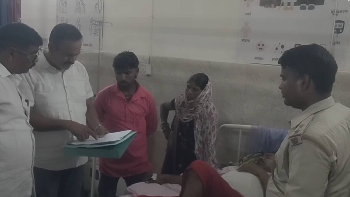 बोकारो में बदमाशों ने हैवानियत की हदें की पार, घर में घुसकर स्टील प्लांट के कर्मचारी को बुरी तरह पीटा