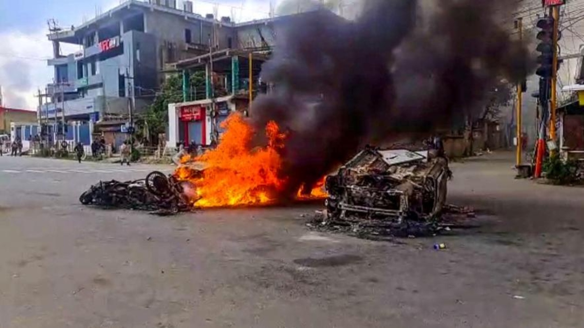 मणिपुर में नागा समुदाय के 6 शव मिलने से हड़कंप, इंफाल में फिर भड़की हिंसा, पुलिस ने दागे आंसू गैस के गोले