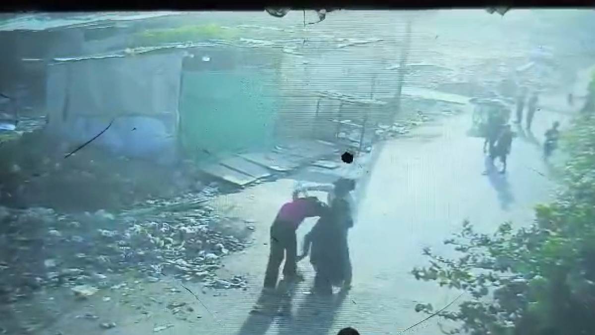 Video: रास्ता रोककर एक्स गर्लफ्रेंड पर किया चाकू से ताबड़तोड़ वार, बचाने आई बहन पर भी हमला