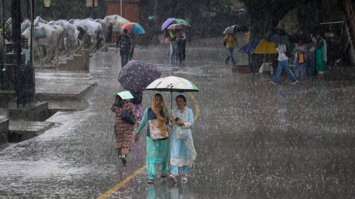 आज का मौसमः दिल्ली से केरल तक बरसेंगे बादल, 60 किमी की रफ्तार से चलेंगी हवाएं; इन राज्यों में ओलावृष्टि का अलर्ट