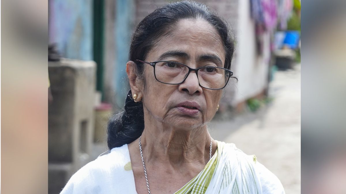 ममता बनर्जी के खिलाफ दर्ज हुई FIR, राजनीतिक भाषण के दौरान एक समुदाय को दी थी चेतावनी