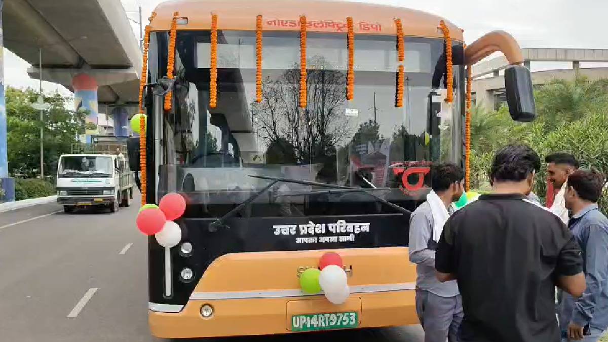 कहां पहुंची आपकी ई-बस? अब रियल टाइम ट्रैकिंग शुरू, नोएडा में इन 5 रूटों पर दौड़ने लगीं 100 इलेक्ट्रिक बसें