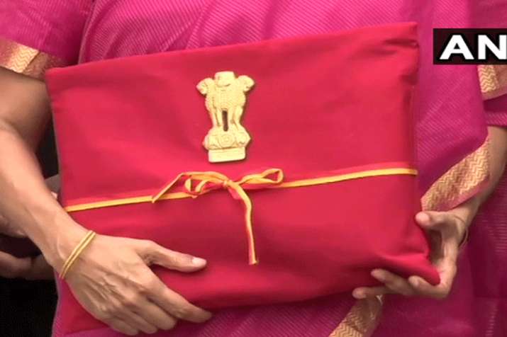 इस बार बजट की कॉपी कुछ अलग अंदाज में देखी गई इस बार बजट की कॉपी कुछ अलग अंदाज में देखी गई