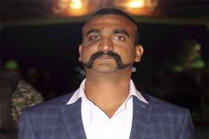 श्रीनगर में अपने स्क्वाड्रन लौटे वायुसेना के जांबाज विंग कमांडर अभिनंदन - India TV