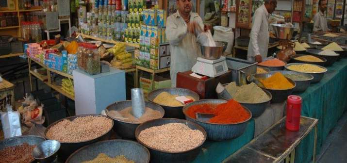 Retail Inflation: अक्टूबर में दाल, दूध, तेल और मसाले हुए महंगे, महंगाई दर 4.41 से बढ़कर हुई 5% Retail Inflation: अक्टूबर में दाल, दूध, तेल और मसाले हुए महंगे, महंगाई दर 4.41 से बढ़कर हुई 5%- India TV Paisa
