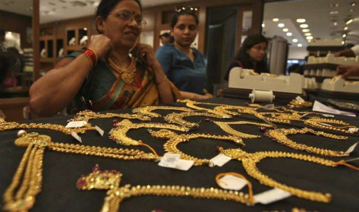 #MuhuratTrading: दिवाली पर निवेश नहीं सिर्फ शगुन के लिए खरीदें सोना, कीमतों में गिरावट की आशंका #MuhuratTrading: दिवाली पर निवेश नहीं सिर्फ शगुन के लिए खरीदें सोना, कीमतों में गिरावट की आशंका- India TV Paisa