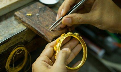 धनतेरस और दिवाली से पहले गोल्ड की डिमांड घटी, आयात 45.6 फीसदी गिरा धनतेरस और दिवाली से पहले गोल्ड की डिमांड घटी, आयात 45.6 फीसदी गिरा- India TV Paisa