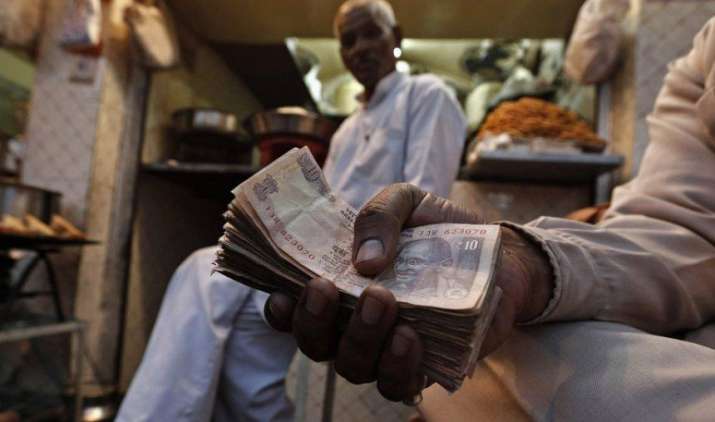 7th Pay Commission: बेसिक सैलरी 7,000 से बढ़कर हो सकती है 18,000, पेंशर्नस को भी मिल सकता है लाभ 7th Pay Commission: बेसिक सैलरी 7,000 से बढ़कर हो सकती है 18,000, पेंशर्नस को भी मिल सकता है लाभ- India TV Paisa