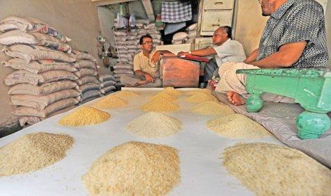 दाल और सब्जी के बाद थाली से गायब होगा चावल, कीमतों में उबाल की आशंका दाल और सब्जी के बाद थाली से गायब होगा चावल, कीमतों में उबाल की आशंका- India TV Paisa