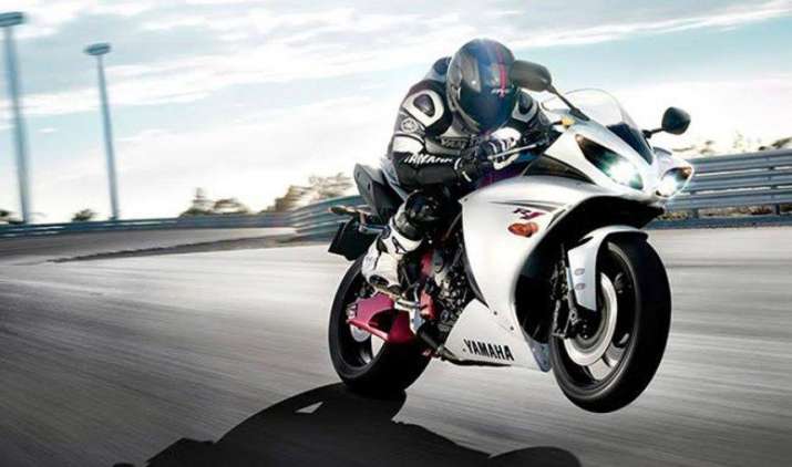 Myths: तेज Bike चलाने के हैं शौकीन तो जान लीजिए ये 5 Facts Myths: तेज Bike चलाने के हैं शौकीन तो जान लीजिए ये 5 Facts- India TV Paisa