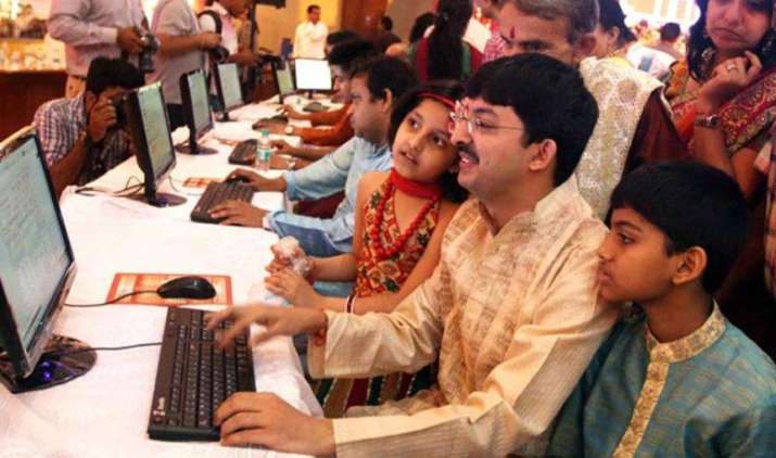 #MuhuratTrading: संवत 2072 की धमाकेदार शुरुआत, सेंसेक्स 124 और निफ्टी 42 अंक चढ़कर हुए बंद #MuhuratTrading: संवत 2072 की धमाकेदार शुरुआत, सेंसेक्स 124 और निफ्टी 42 अंक चढ़कर हुए बंद- India TV Paisa