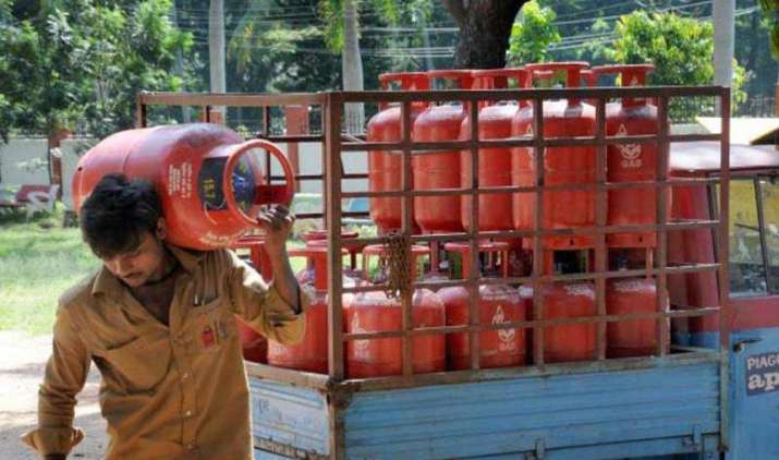 Time to cut Subsidy: सालाना आय 10 लाख रुपए से है ज्यादा, तो नहीं मिलेगा सस्ता LPG सिलेंडर! Time to cut Subsidy: सालाना आय 10 लाख रुपए से है ज्यादा, तो नहीं मिलेगा सस्ता LPG सिलेंडर!- India TV Paisa