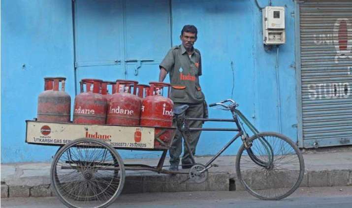 Easy Buy: LPG सिलेंडर की होगी ऑनलाइन बुकिंग, क्रेडिट और डेबिट कार्ड से कर सकेंगे भुगतान Easy Buy: LPG सिलेंडर की होगी ऑनलाइन बुकिंग, क्रेडिट और डेबिट कार्ड से कर सकेंगे भुगतान- India TV Paisa