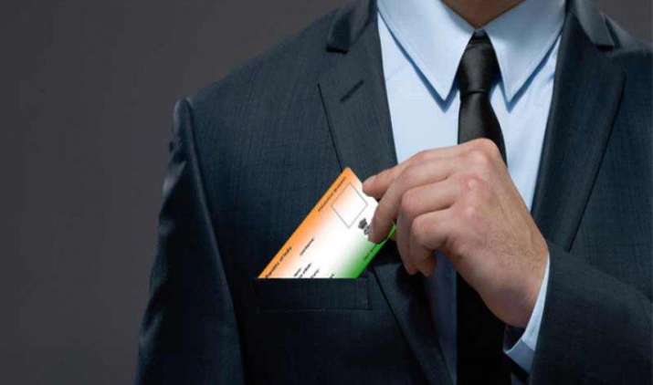आधार के जरिए अब आप मिनिटों में खोल पाएंगे बैंक अकाउंट, आसान हुए ये सभी काम आधार के जरिए अब आप मिनिटों में खोल पाएंगे बैंक अकाउंट, आसान हुए ये सभी काम- IndiaTV Paisa