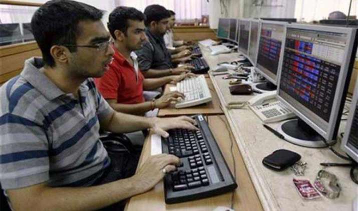 In Pics: सेंसेक्स 382 अंक टूटा, शेयर बाजार की तेजी पर लगा ब्रेक In Pics: सेंसेक्स 382 अंक टूटा, शेयर बाजार की तेजी पर लगा ब्रेक- India TV Paisa