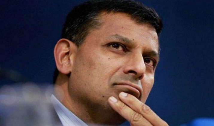 RBI गर्वनर ने पब्लिक और प्राइवेट इन्वेस्टमेंट में कमी पर जताई चिंता, भारत की ग्रोथ पर पड़ सकता है असर RBI गर्वनर ने पब्लिक और प्राइवेट इन्वेस्टमेंट में कमी पर जताई चिंता, भारत की ग्रोथ पर पड़ सकता है असर- India TV Paisa