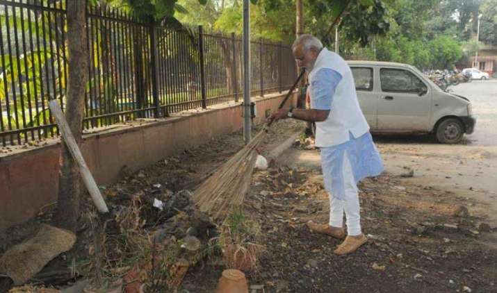 15 नवंबर से देना होगा ज्यादा सर्विस टैक्स, सरकार ने लगाया 0.5 फीसदी स्वच्छ भारत सेस 15 नवंबर से देना होगा ज्यादा सर्विस टैक्स, सरकार ने लगाया 0.5 फीसदी स्वच्छ भारत सेस- India TV Paisa