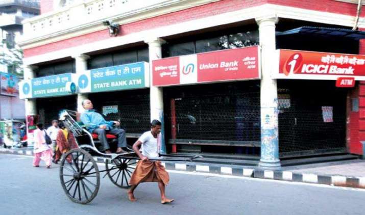 RBI: बैड लोन और बढ़ते घाटे से और खस्ता हुई बैंकों की हालत, 25% पूंजी पर मंडराया खतरा RBI: बैड लोन और बढ़ते घाटे से और खस्ता हुई बैंकों की हालत, 25% पूंजी पर मंडराया खतरा- IndiaTV Paisa