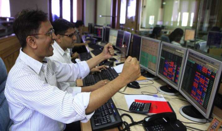 Stock Market at Days High: सेंसेक्स 400 और निफ्टी 100 अंक से ज्यादा उछला, मिडकैप शेयरों में सबसे ज्यादा तेजी Stock Market at Days High: सेंसेक्स 400 और निफ्टी 100 अंक से ज्यादा उछला, मिडकैप शेयरों में सबसे ज्यादा तेजी- India TV Paisa