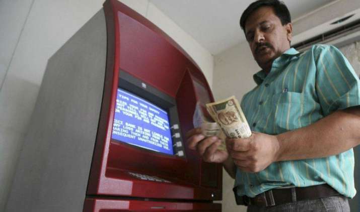 ATM से नकली नोट निकलने पर करें ये काम, आसानी से मिल जाएगी आपकी रकम वापस ATM से नकली नोट निकलने पर करें ये काम, आसानी से मिल जाएगी आपकी रकम वापस- India TV Paisa