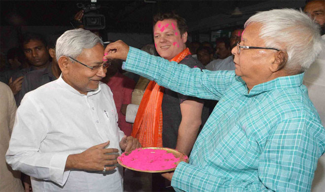 Lalu and Nitish celebrated Holi Lalu and Nitish celebrated Holi- India TV