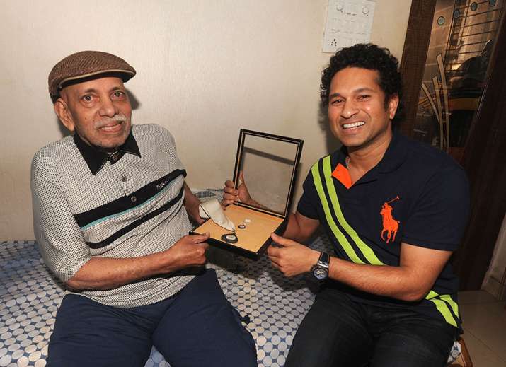 सचिन तेंदुलकर के बचपन के कोच रमाकांत आचरेकर का निधन सचिन तेंदुलकर के बचपन के कोच रमाकांत आचरेकर का निधन- India TV