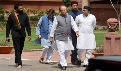 वित्त मंत्री की अध्यक्षता वाली समिति कर सकती है ट्रेड यूनियनों के साथ बैठक, मांगों पर होगा विचार वित्त मंत्री की अध्यक्षता वाली समिति कर सकती है ट्रेड यूनियनों के साथ बैठक, मांगों पर होगा विचार- India TV Paisa