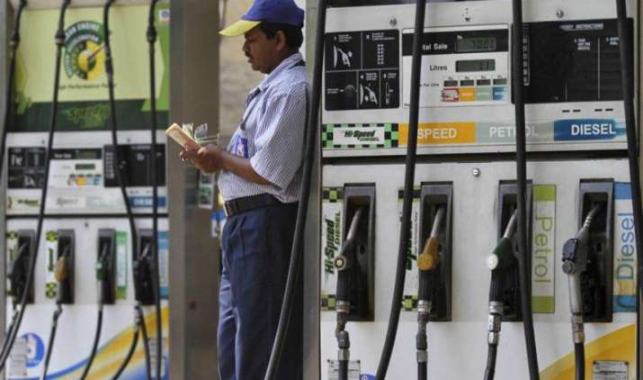 Some Relief: महंगाई से आम आदमी को मिलेगी राहत, पेट्रोल 89 और डीजल 49 पैसे प्रति लीटर हुआ सस्ता Some Relief: महंगाई से आम आदमी को मिलेगी राहत, पेट्रोल 89 और डीजल 49 पैसे प्रति लीटर हुआ सस्ता- IndiaTV Paisa