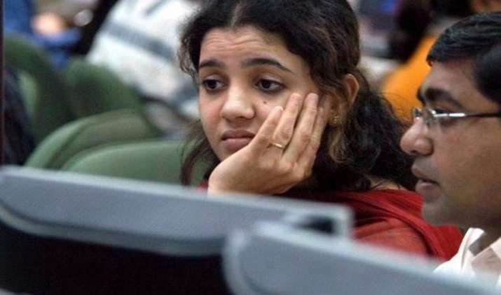 इन कारणों से सेंसेक्स 439 अंक गिरकर 27643 पर बंद, निवेशकों ने एक झटके में गंवाए 1.60 लाख करोड़ रुपए इन कारणों से सेंसेक्स 439 अंक गिरकर 27643 पर बंद, निवेशकों ने एक झटके में गंवाए 1.60 लाख करोड़ रुपए- India TV Paisa