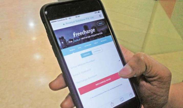 Axis Bank ने किया Snapdeal के मोबाइल वॉलेट फ्रीचार्ज का अधिग्रहण, 385 करोड़ रुपए में हुआ सौदा Axis Bank ने किया Snapdeal के मोबाइल वॉलेट फ्रीचार्ज का अधिग्रहण, 385 करोड़ रुपए में हुआ सौदा- IndiaTV Paisa