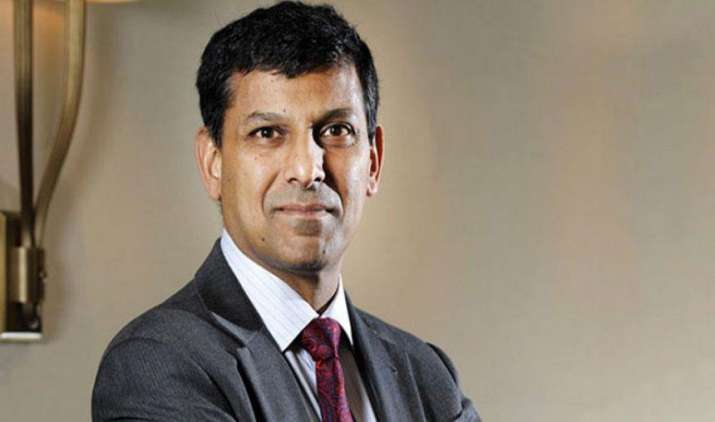 RBI के पूर्व गवर्नर राजन ने नोटबंदी के तात्कालिक नुकसानों को लेकर सरकार को किया था आगाह RBI के पूर्व गवर्नर राजन ने नोटबंदी के तात्कालिक नुकसानों को लेकर सरकार को किया था आगाह- India TV Paisa