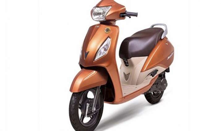 अप्रैल-फरवरी के दौरान दूसरी सबसे बड़ी स्कूटर कंपनी रही TVS, हीरो मोटोकॉर्प को छोड़ा पीछे अप्रैल-फरवरी के दौरान दूसरी सबसे बड़ी स्कूटर कंपनी रही TVS, हीरो मोटोकॉर्प को छोड़ा पीछे- IndiaTV Paisa
