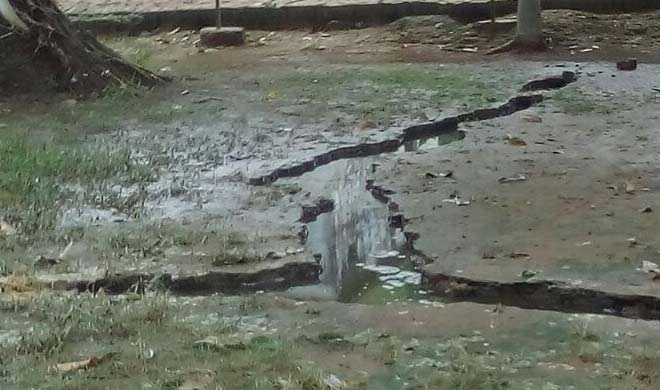 Cracks caused by lightning Cracks caused by lightning- India TV
